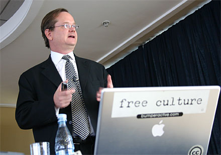 lessig_en_desayuno.jpg